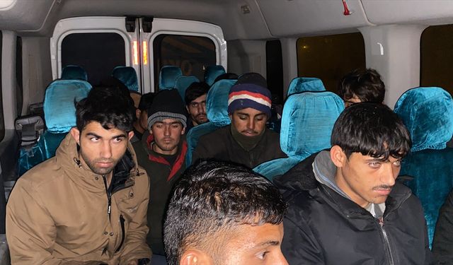 Erzurum'da 37 düzensiz göçmen yakalandı, 3 zanlı tutuklandı