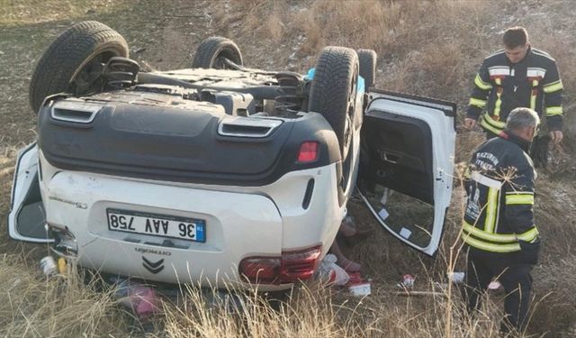 Erzurum'da devrilen araçtaki 1'i ağır 5 kişi yaralandı