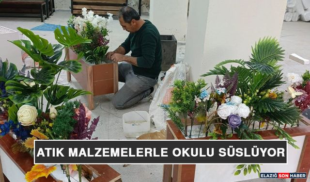 Atık Malzemelerle Okulu Süslüyor