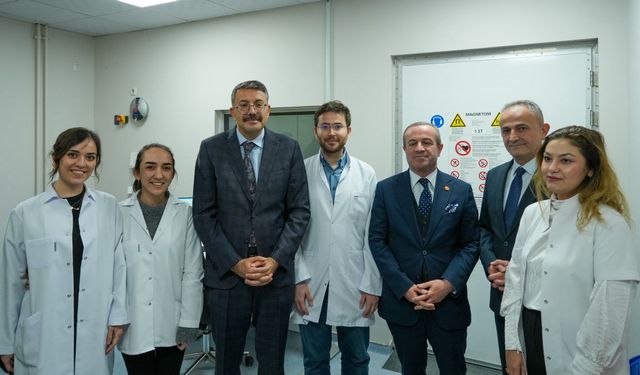 Hakkari Devlet Hastanesi'nde son teknoloji MR cihazı hizmete sunuldu