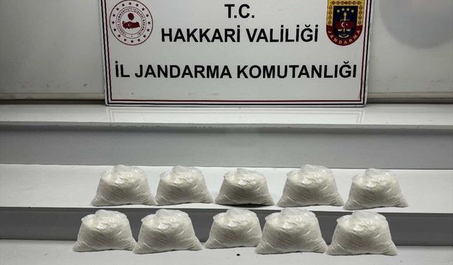 Hakkari'de 9 kilo 890 gram sentetik uyuşturucu ele geçirildi