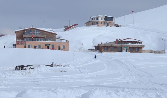 Hakkari'deki kayak merkezi yeni sezon için gün sayıyor