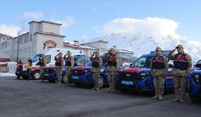 Hakkari'ye tahsis edilen 40 araç ve 5 ambulans törenle hizmete alındı