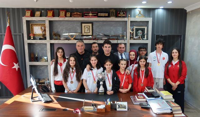 İspir Belediye Başkanı Coşkun başarılı sporcuları kabul etti