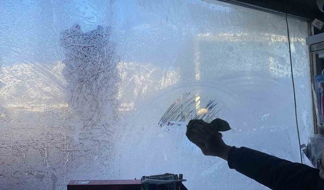 Karlıova buz tuttu: Yetişkinler cefasını, çocuklar ise sefasını sürdü