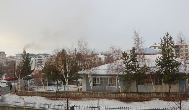 Karlıova'da kar yağdı