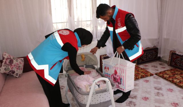 Karlıova'da yeni doğan bebeklere 'hoş geldin' hediyesi