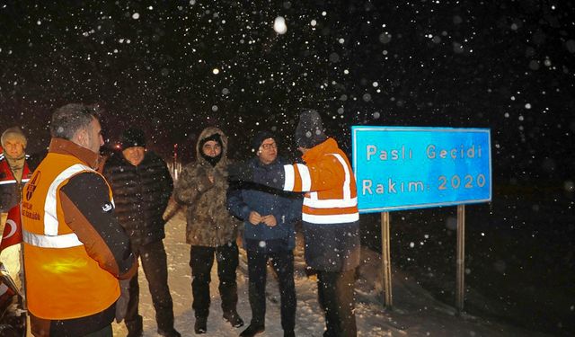 Kars Valisi Ziya Polat, karla mücadele çalışmalarını yerinde inceledi