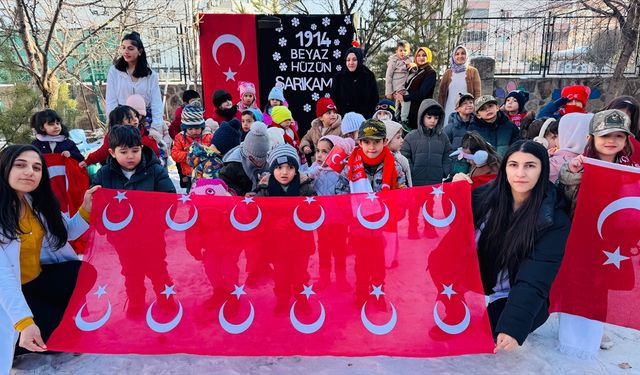 Kars'ta anaokulu öğrencileri Sarıkamış şehitlerini andı