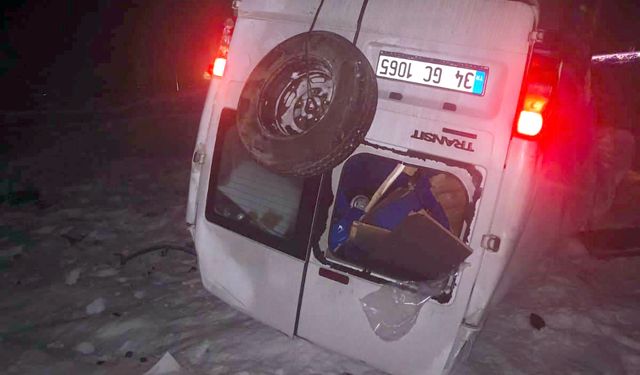 Kars'ta şarampole devrilen aracın sürücüsü öldü