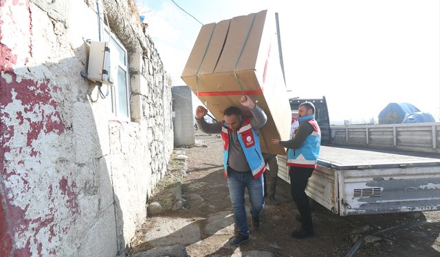 Kars'ta yeni evlenen çiftlere 6 ay kira ve 200 bin lira eşya desteği