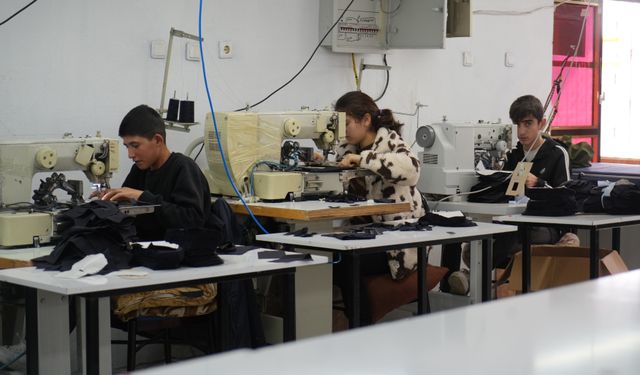 Kırköy beldesinde açılan tekstil fabrikası gençlere iş kapısı oldu
