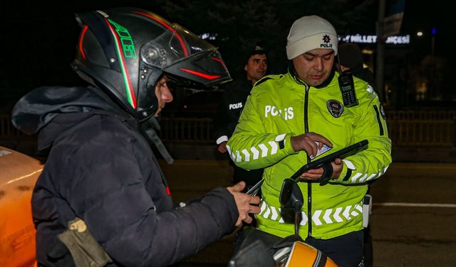 Kış turizm merkezi Erzurum'da polis dondurucu soğukta yılbaşı denetiminde