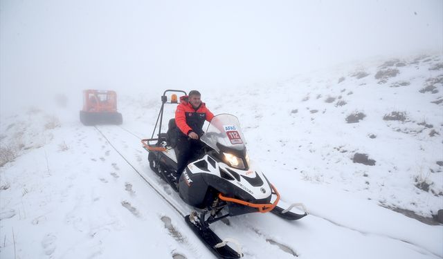 Muş'ta AFAD ekipleri kar ve sisli bölgede yaptıkları tatbikatlarla kış görevlerine hazırlanıyor
