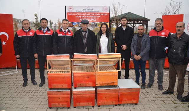 Muş'ta arıcılara 1000 kovan dağıtıldı