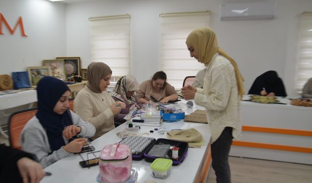 Muş'ta mesleki kurslara katılan kadınlar, aile bütçelerine katkı sağlıyor