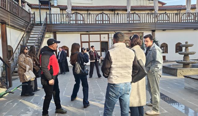 Muş'ta üniversite öğrencileri tarihi mekanları fotoğrafladı