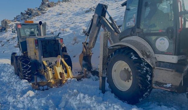 Patnos'ta kara sağlanan iş makinesi kurtarıldı