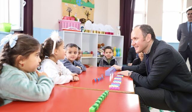 Şemdinli Kaymakamı Akpınar okulları ziyaret etti