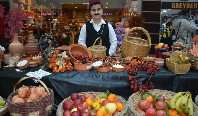 Tatvan'da 'yerli malı' sergisi açıldı