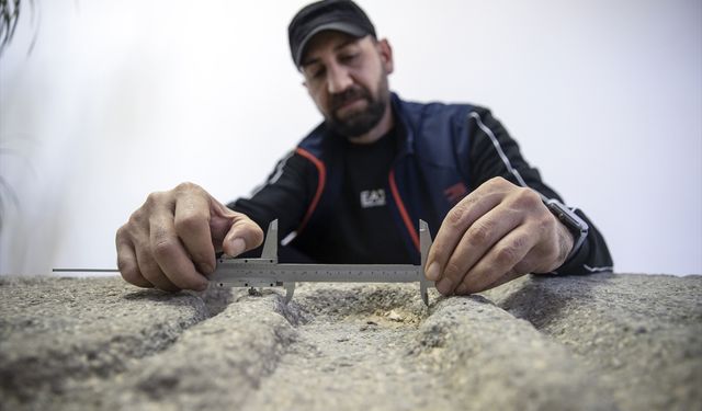Tunceli'de baraj gölünün çekilmesiyle Pertek Kalesi'nde sanduka parçası bulundu