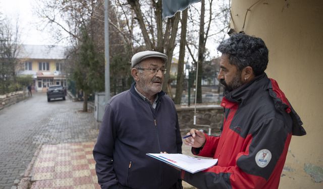 Tunceli'de gönüllüler deprem risklerine karşı ev ve iş yerlerinde 'tehlike avı'nda