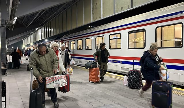 Turistik Doğu Ekspresi yeni sezonda Kars'tan ilk seferine çıktı