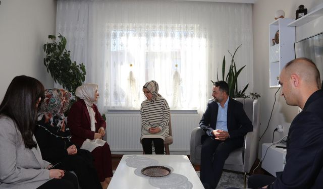 Van Büyükşehir Belediyesi ekipleri engelli bireyleri evlerinde ziyaret etti