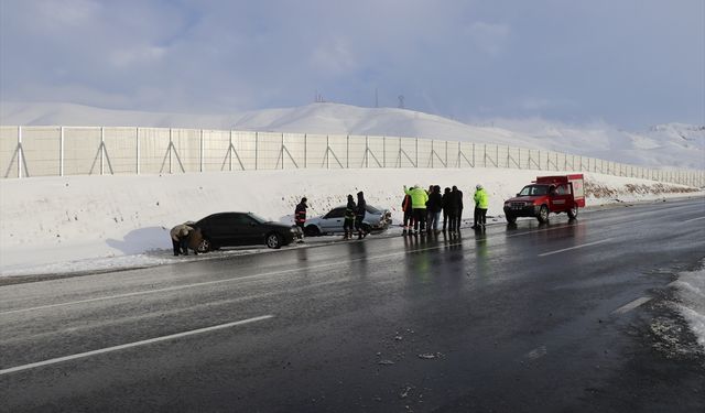 Van'da 4 aracın karıştığı kazada 5 kişi yaralandı