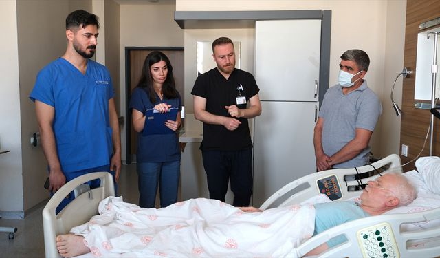 Van'da 47 yaşındaki hasta başarılı aort damar yırtığı ameliyatıyla hayata tutundu