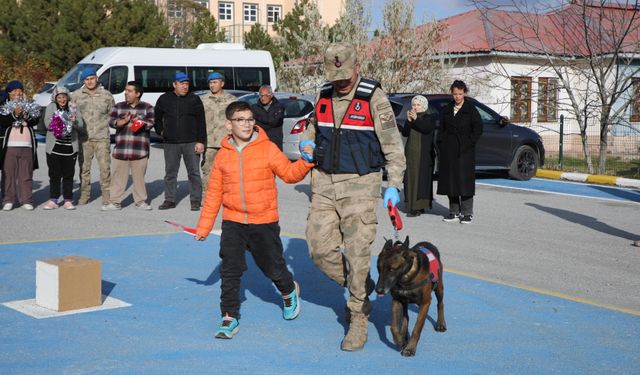 Van'da jandarma ekiplerinden özel gereksinimli bireyler için etkinlik