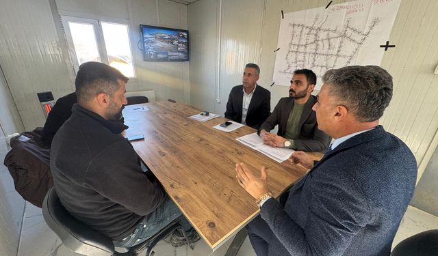 Yüksekova OSB'de ilk yatırımcı ile imzalar atıldı