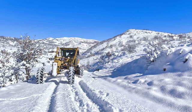 Bingöl'de 192 köy yolunda çalışmalar sürüyor