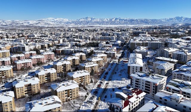 Bingöl'de kar sonrası güneş yüzünü gösterdi