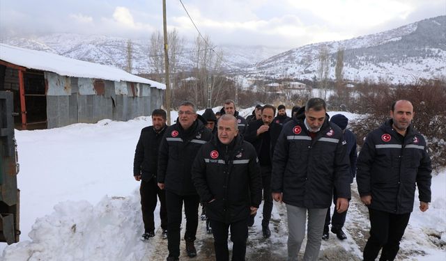 Elazığ'da kardan kapanan 181 köy yolu ulaşıma açıldı