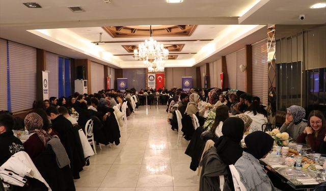 Şahinbey Belediye Başkanı Tahmazoğlu, Erzurum'da Gaziantepli öğrencilerle buluştu