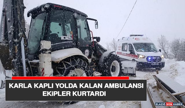 Karla Kaplı Yolda Kalan Ambulansı Ekipler Kurtardı