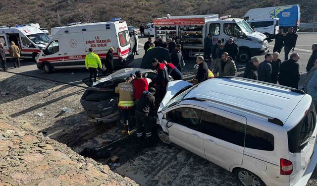 Bingöl'de feci kaza: 2 ölü, 3 yaralı