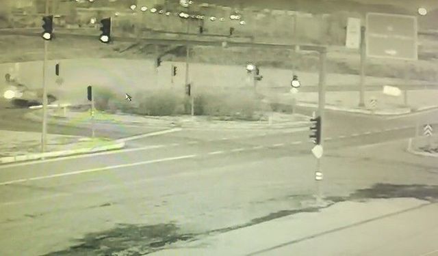 Bingöl'de taklalar atan aracın ters döndüğü kaza kameralara yansıdı