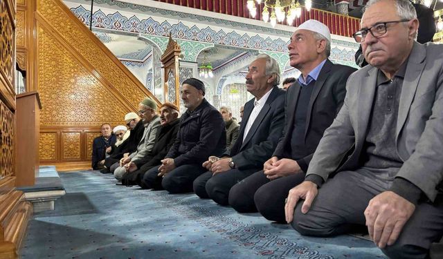 Bingöl'de bayram namazı kılındı
