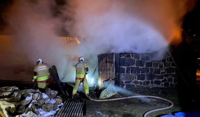 Bingöl'de odunlukta çıkan yangın paniğe neden oldu