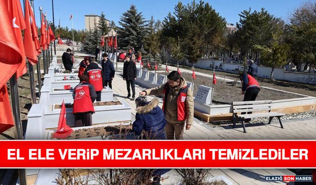 El Ele Verip Mezarlıkları Temizlediler
