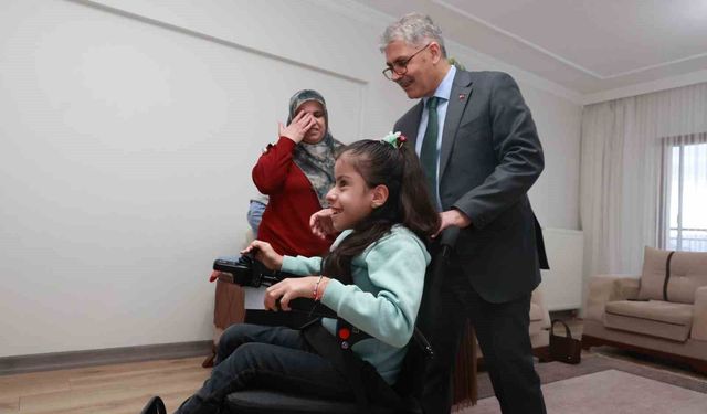 Vali Çelik, minik Sümeyye'nin rüyasını gerçekleştirdi