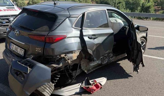 Bingöl'de otomobil bariyerlere çarptı: 2 yaralı