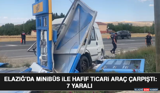 Elazığ'da Minibüs İle Hafif Ticari Araç Çarpıştı: 7 Yaralı