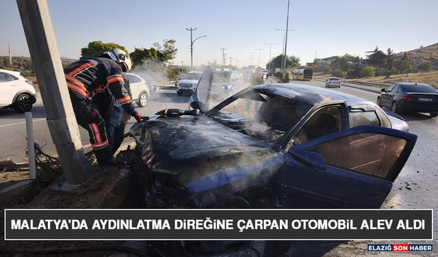 Malatya'da Aydınlatma Direğine Çarpan Otomobil Alev Aldı