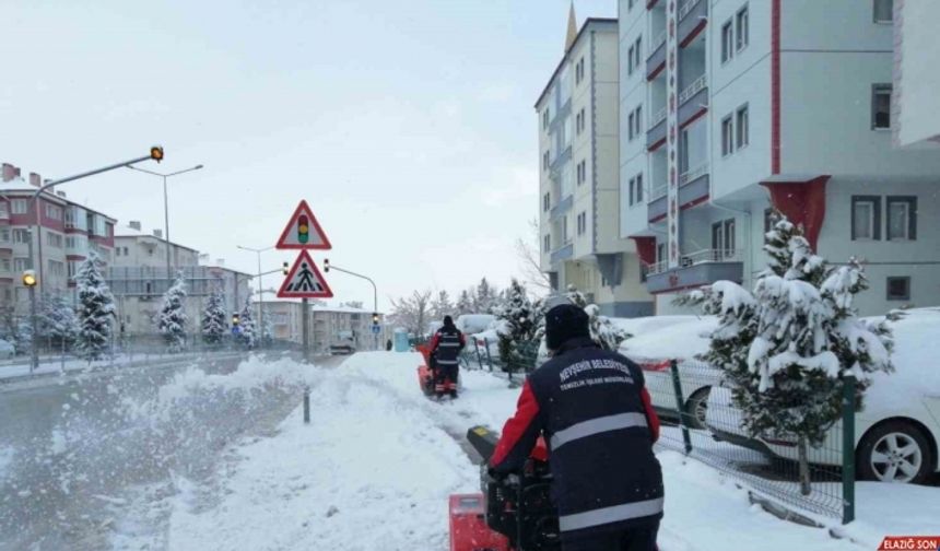 Belediye’nin karla mücadelesi devam ediyor