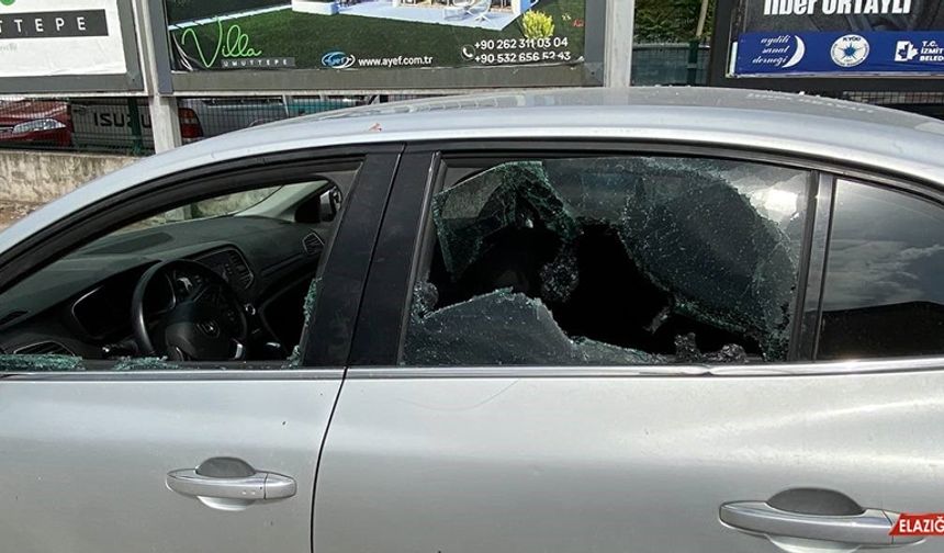 Trafikte Kavga Çıktı, Araçtan Sopa İle İnip Dehşet Saçtılar  
