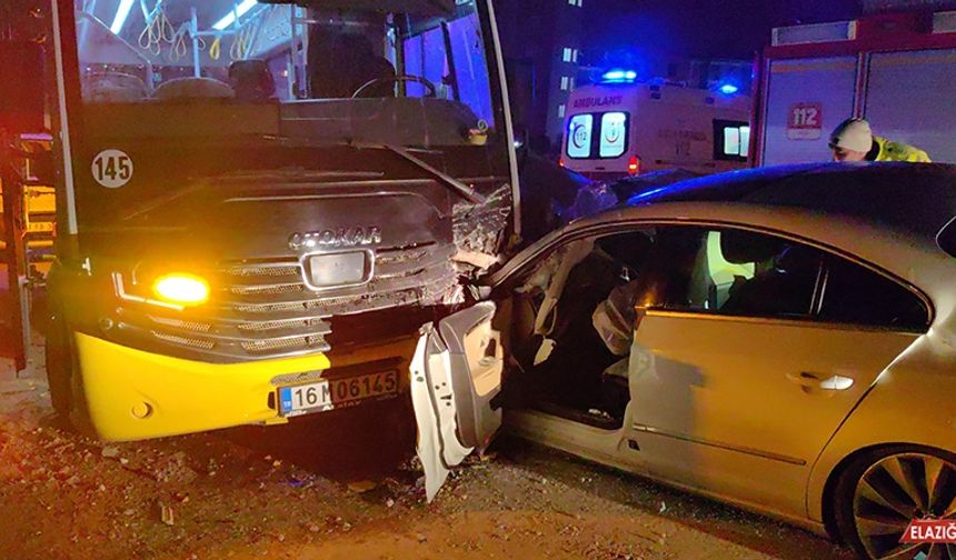 Bursa'da Özel Halk Otobüsü İle Otomobil Çarpıştı: 9 Yaralı  