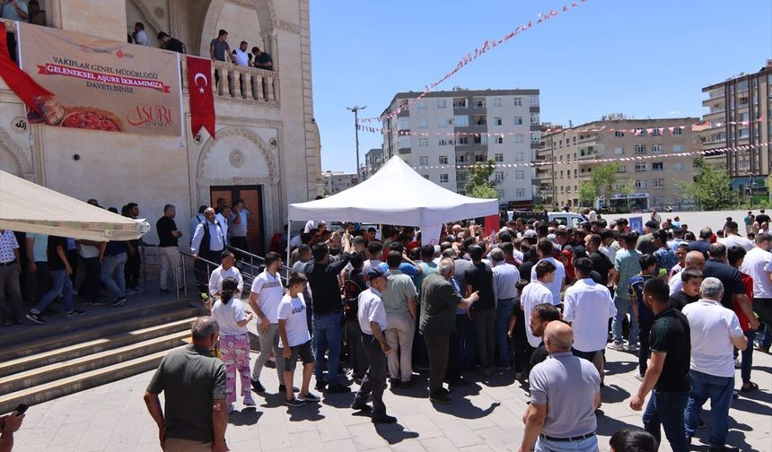 Diyarbakır, Bingöl, Batman ve Mardin'de 9 bin kişiye aşure ikram edildi